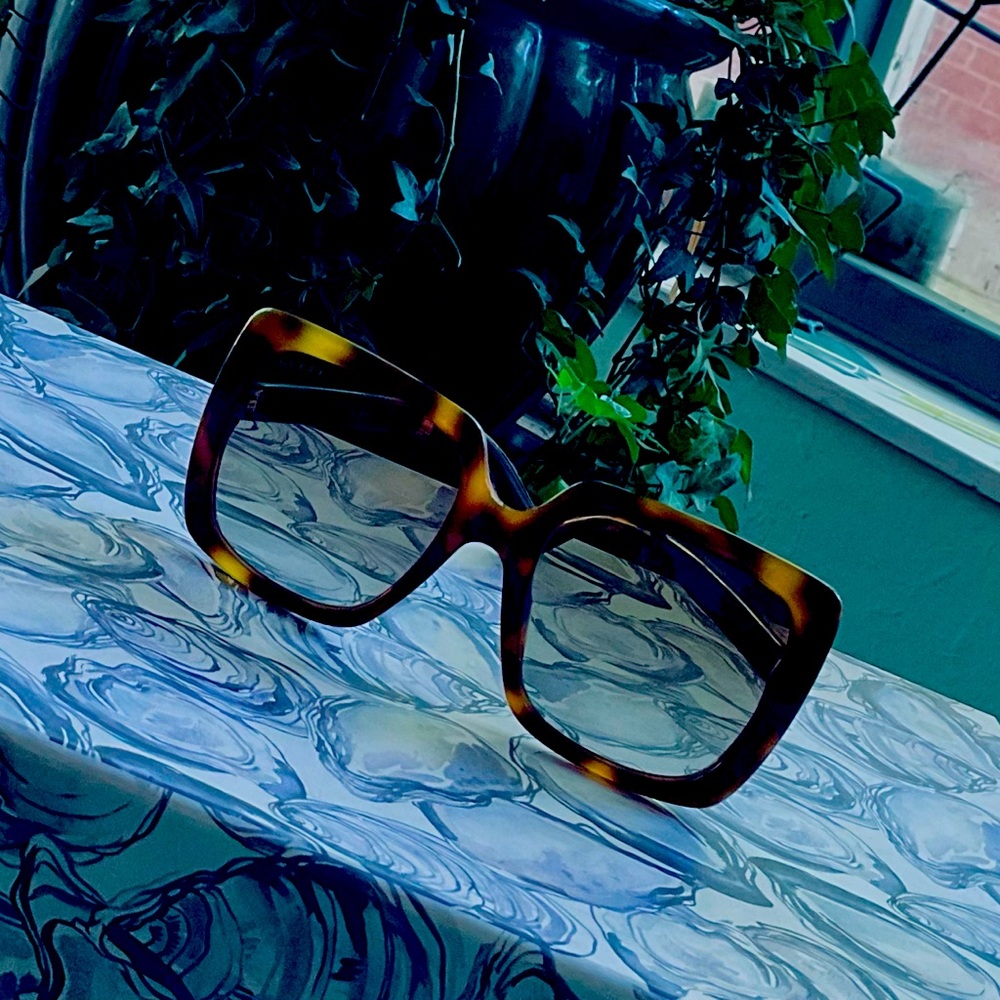 AUTHENTIC GUCCI TORTOISE SHELL SUNGLASSES - Picture 4 of 9
